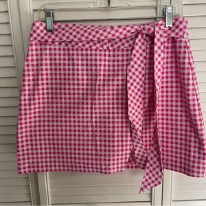Crown & Ivy pink and white skort with tie at waist.